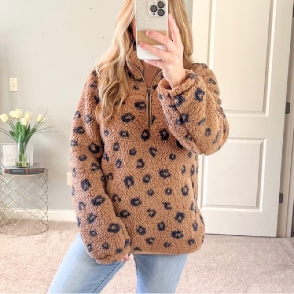 Oversized Faux Fur Pullover - Picture 7 of 7